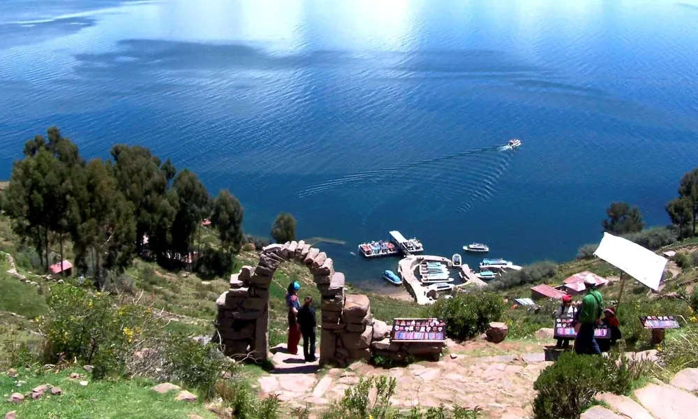 Tour Isla de Taquile Full Day desde Puno | Cultura Quechua Viva